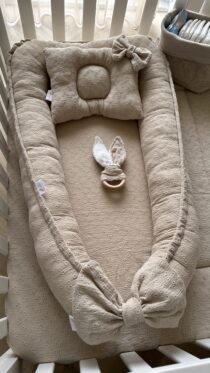 Babynest Comfykids © - geborduurd - bloemetjes- beige - OekoTex - INCL. Dekentje - NEW