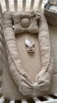 Babynest Comfykids © - geborduurd - bloemetjes- beige - OekoTex - INCL. Dekentje - NEW