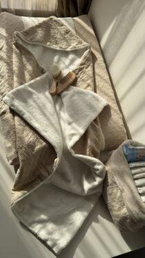 Commodemandje/Boxmandje - Beige - Geborduurde bloemetjes